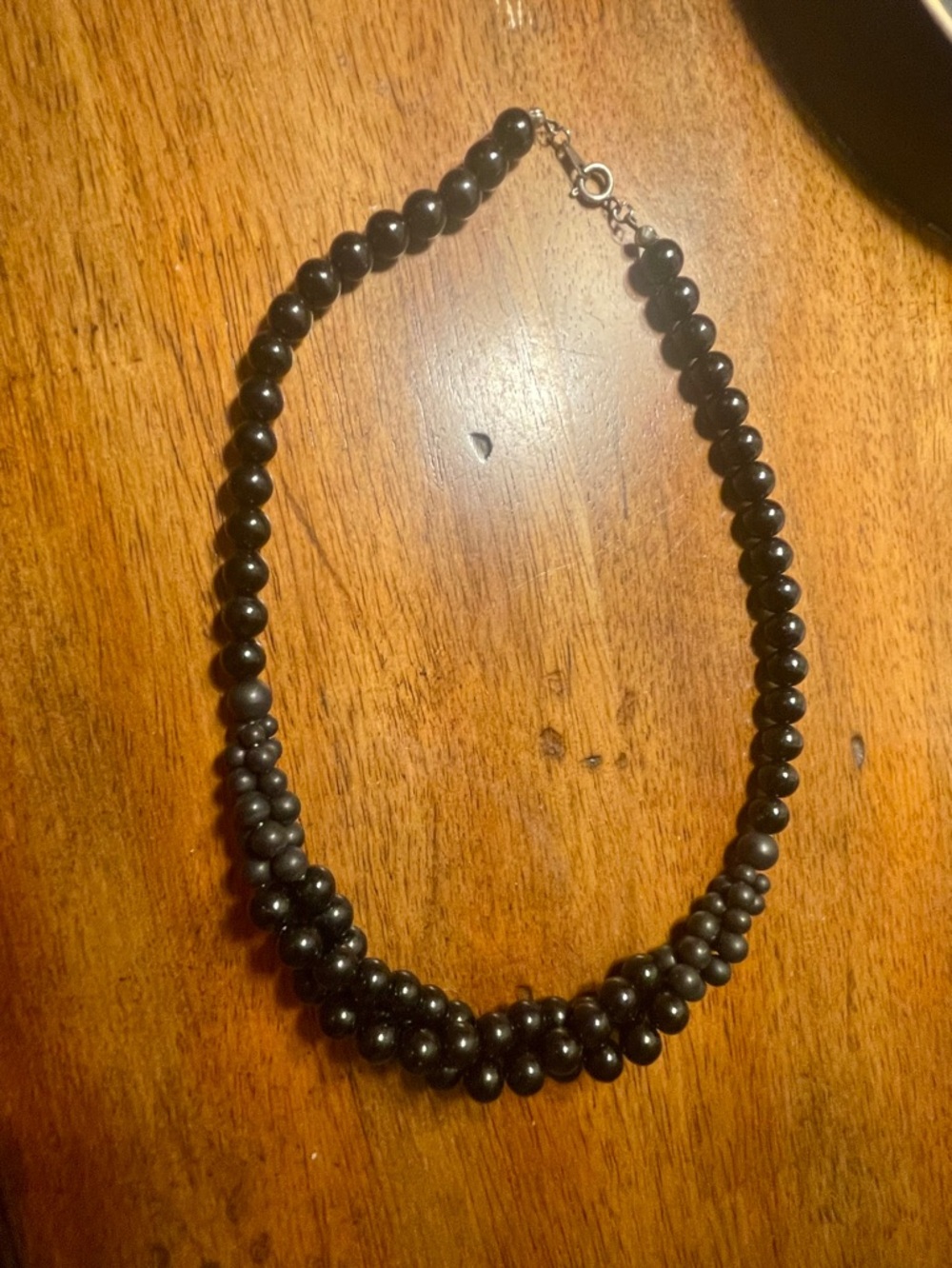 Classic VTG Black Beaded Necklace - Elegant Women's Jewelry - Picture 2 of 3